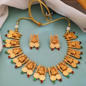 Elegant gold Rajwadi set with intricate traditional patterns