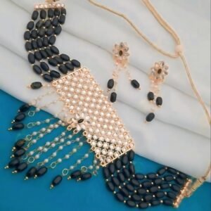 Elegant gold chick set with necklace and earrings